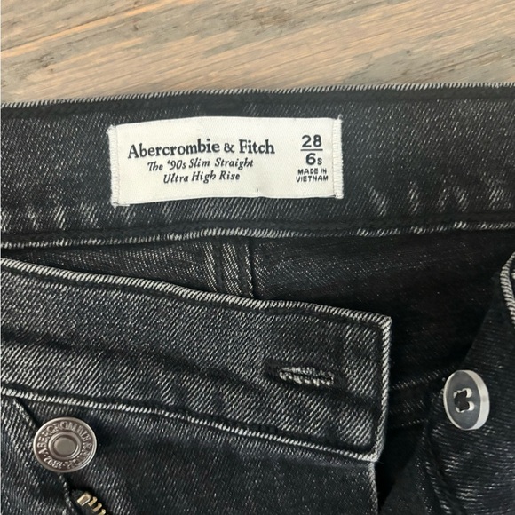 Abercrombie & Fitch Black 90s slim straight ultra high rise jeans size 28 6s - Picture 4 of 5